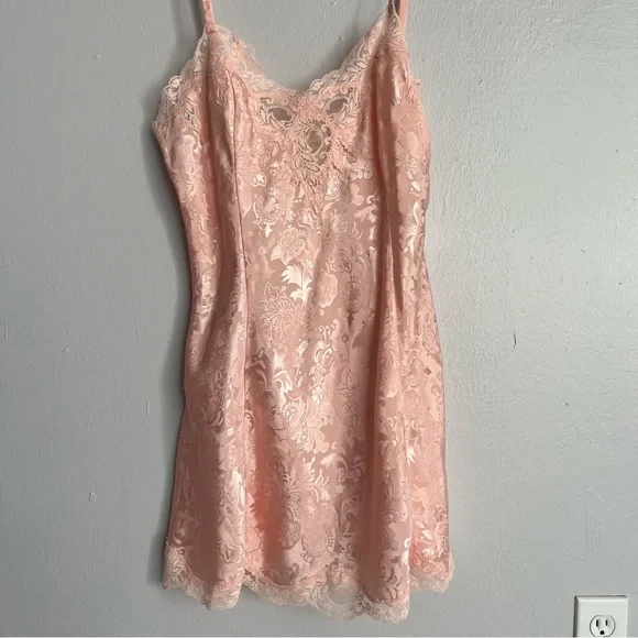 Vintage Victoria’s Secret Old Hollywood Glamour Chemise - Picture 14 of 15